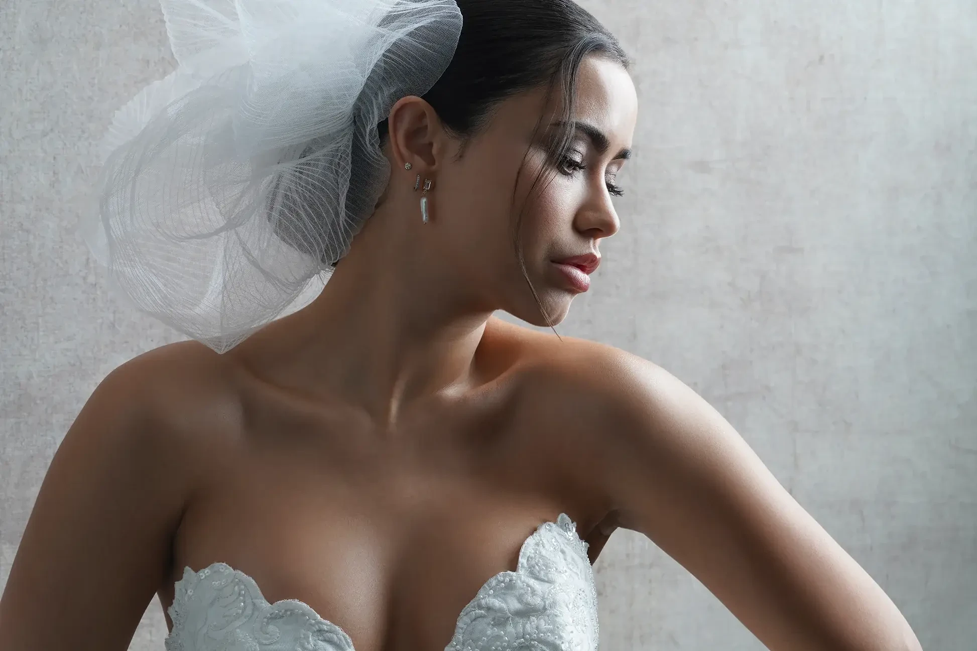 Photo of the model wearing an wedding gowns