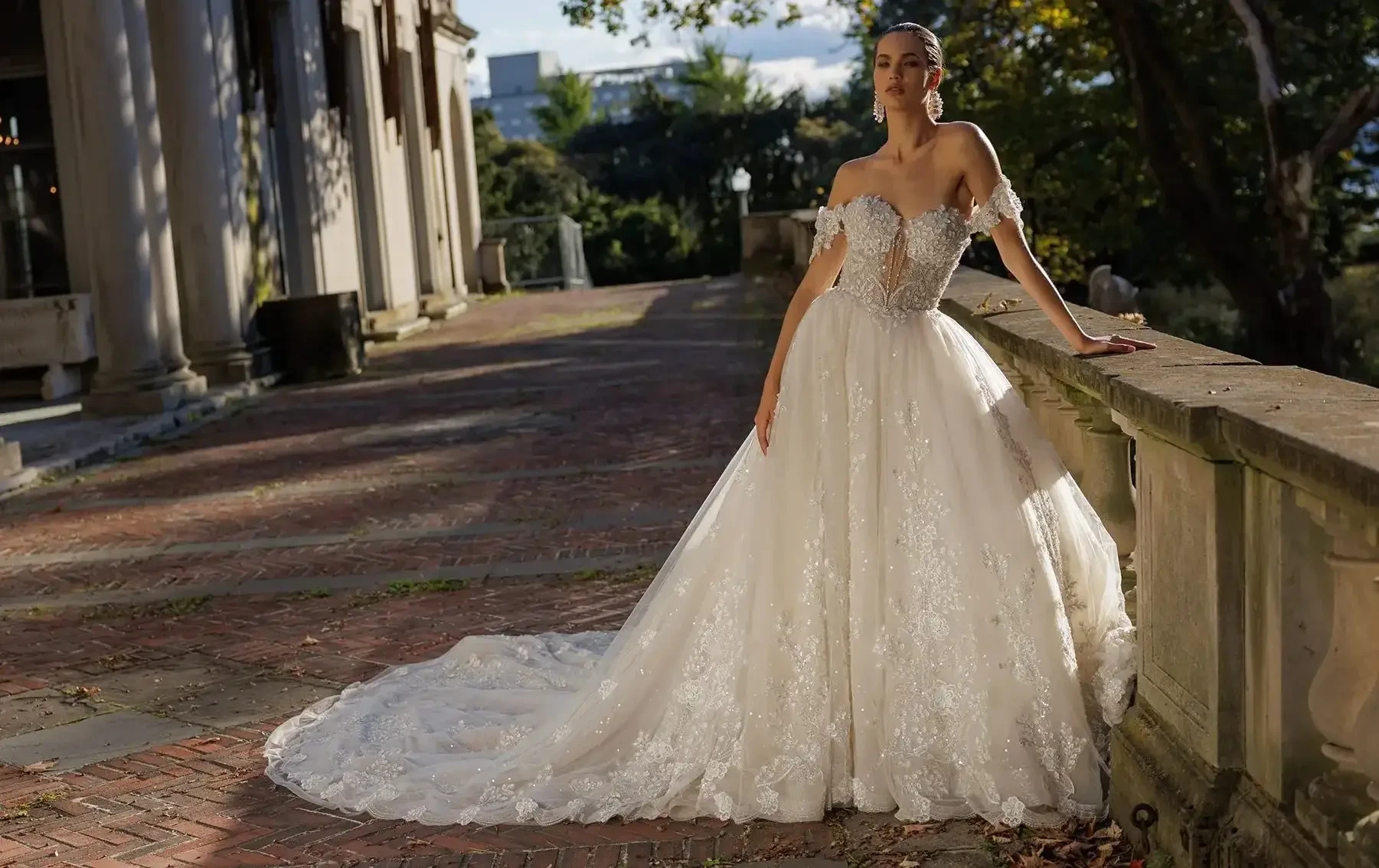 Photo of the model wearing an wedding gowns